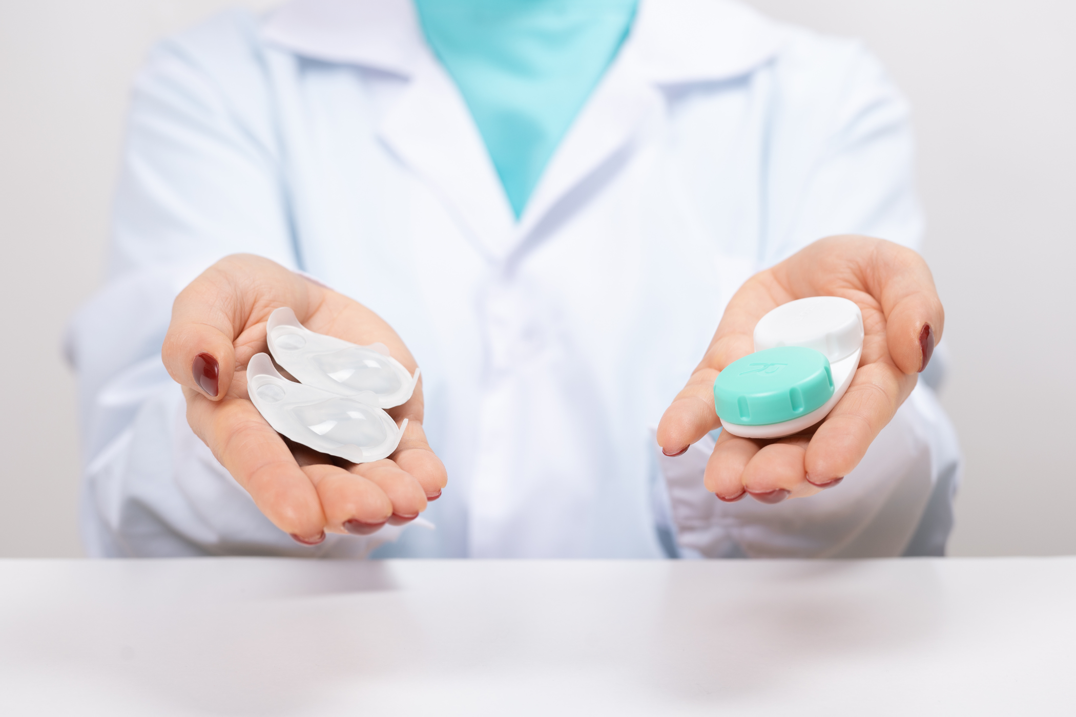 Daily vs Monthly Contact Lenses | Leightons